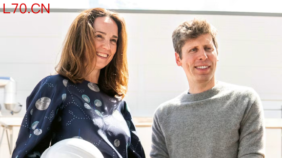 OpenAI 首席财务官萨拉・弗莱尔与首席执行官山姆・奥特曼。