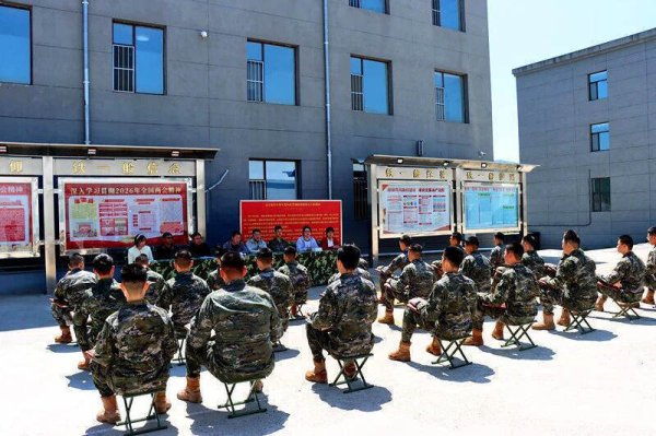 安图：情系军营暖兵心 “三送”服务助转型