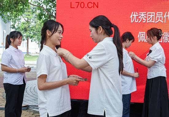北海职业学院举办2026年 “榕树下的入团仪式”
