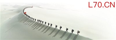 2020年夏，新疆生产建设兵团军事部组织官兵开展重走“沙海老兵”征战沙漠路活动。资料照片